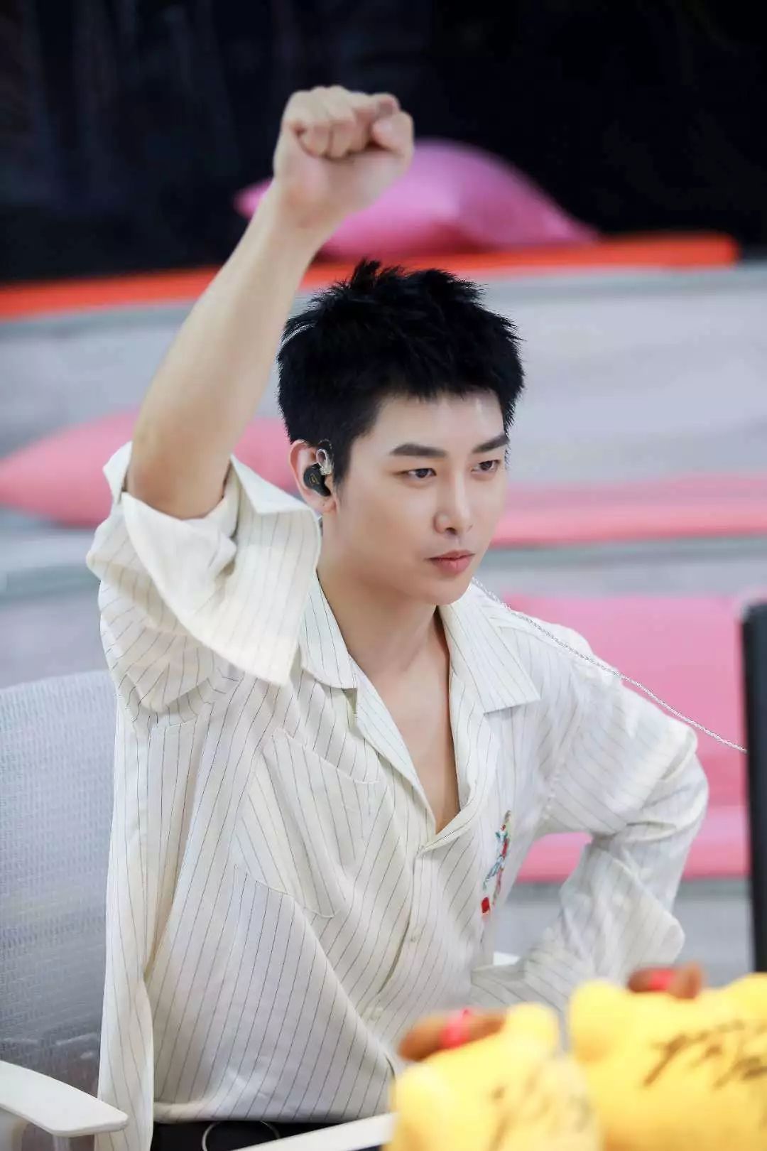 王一博李汶翰说悄悄话,李汶翰王一博一个团的吗