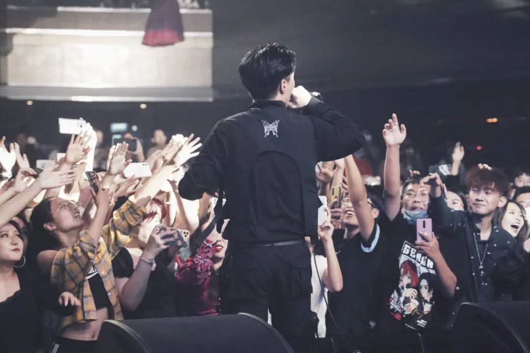 一不小心，《官方回答》成了夏天最火的hitsong