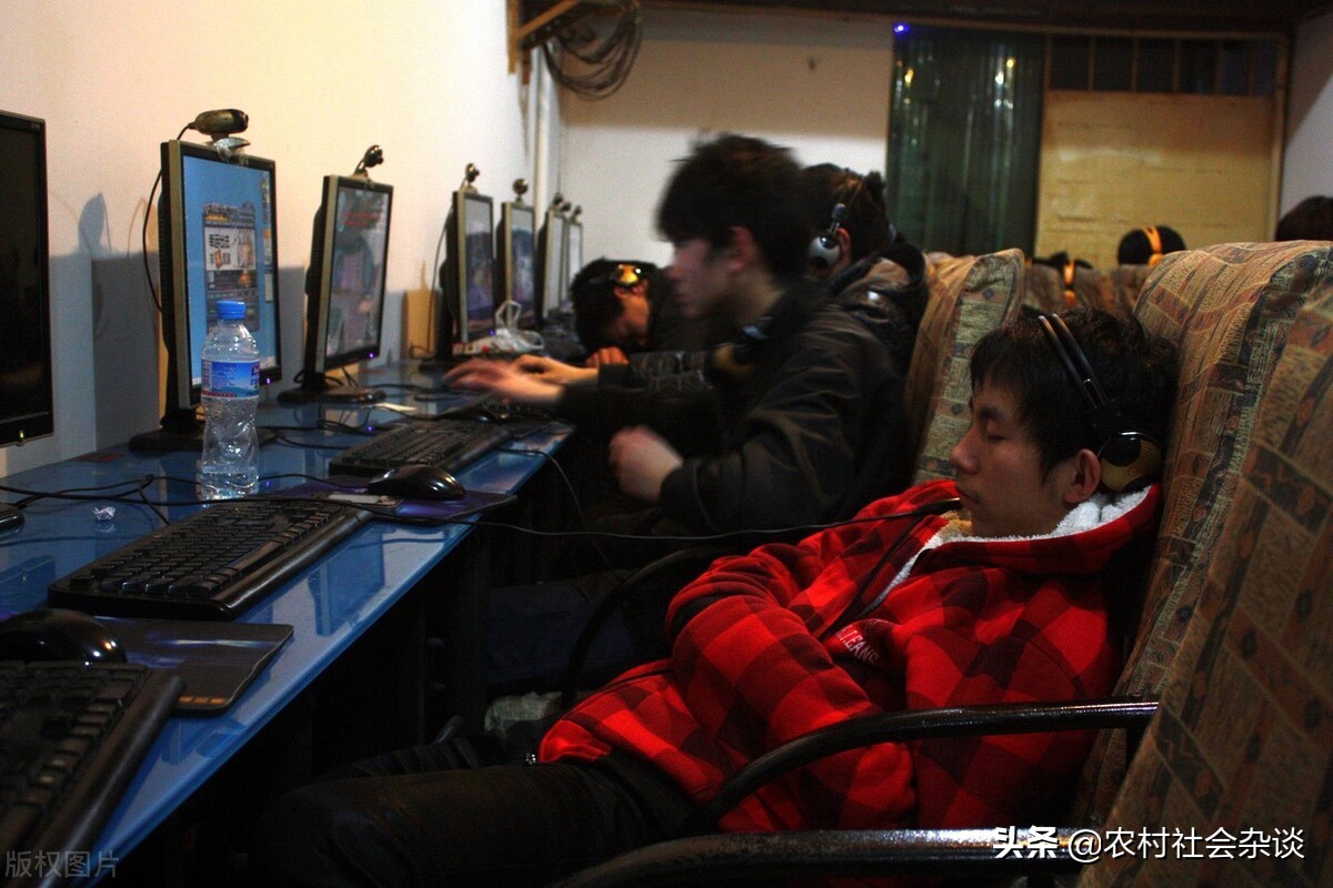 十年网吧大神视频,那些年网吧角落的神秘大神