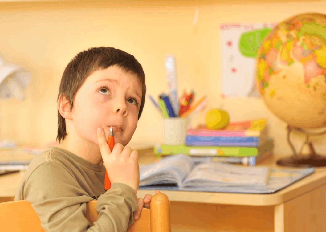 小孩上课讲话家长怎么引导,一年级上课讲话家长怎么办