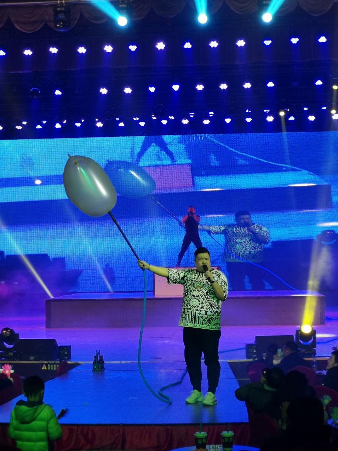 夜场江湖：讨好一个人究竟有多难？