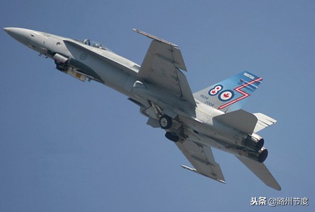 枫叶国空军遭遇沉重打击，战机破旧没能力执行任务，还没钱买飞机