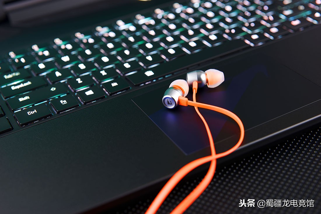 技嘉aero15xv8详细评测,技嘉游戏本aorus15x