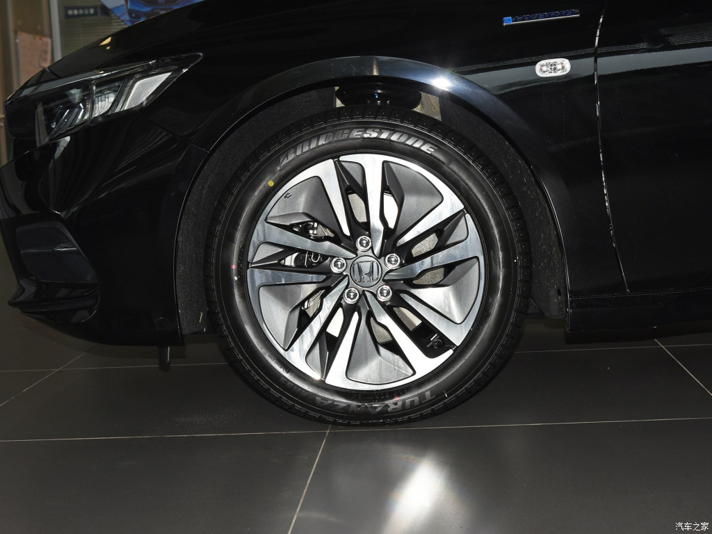 十代雅阁精英版轮胎详细参数,十代雅阁装什么轮胎最精英