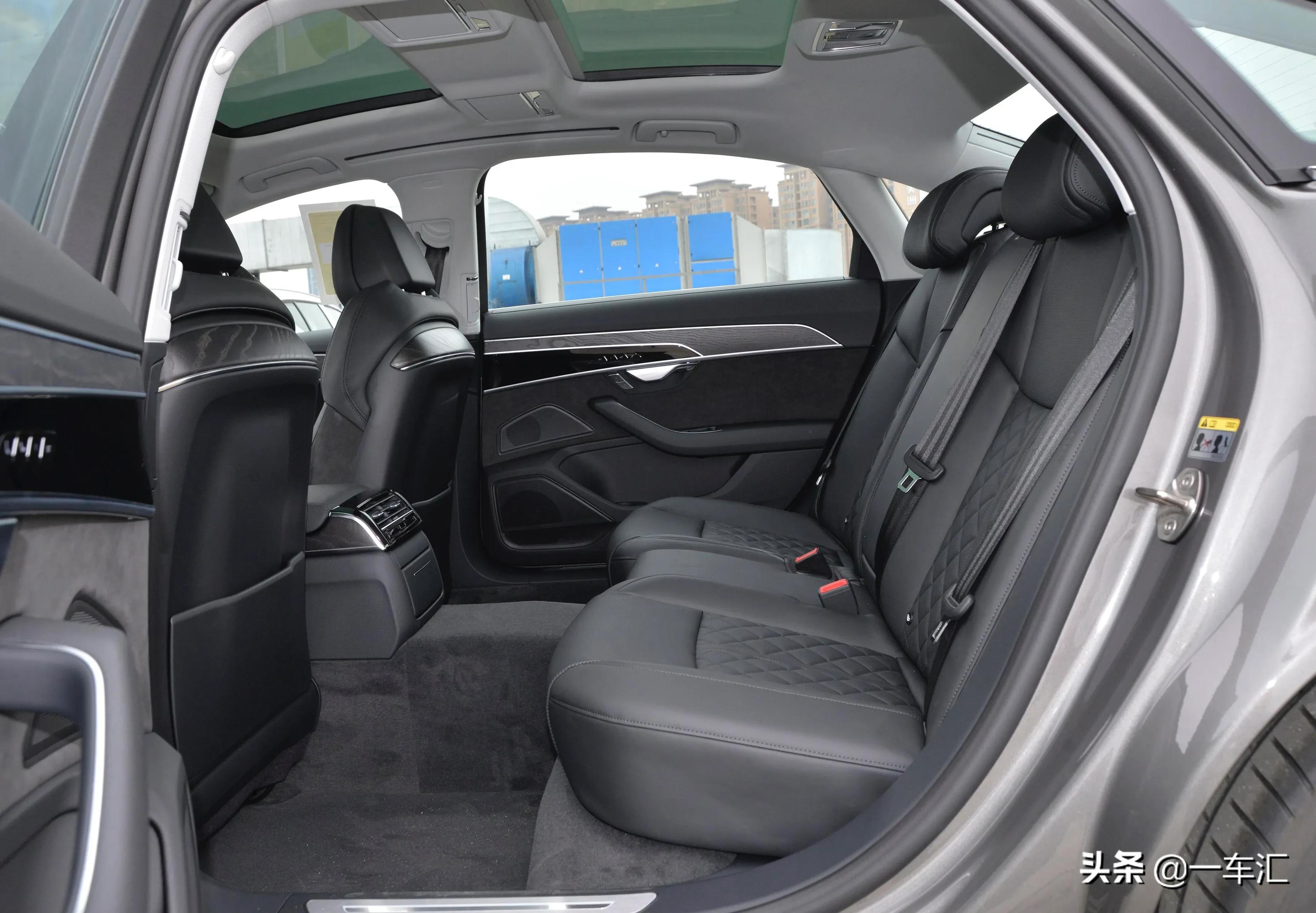 奥迪a8l55tfsi豪华型详解,奥迪a8l50tfsi豪华型讲解