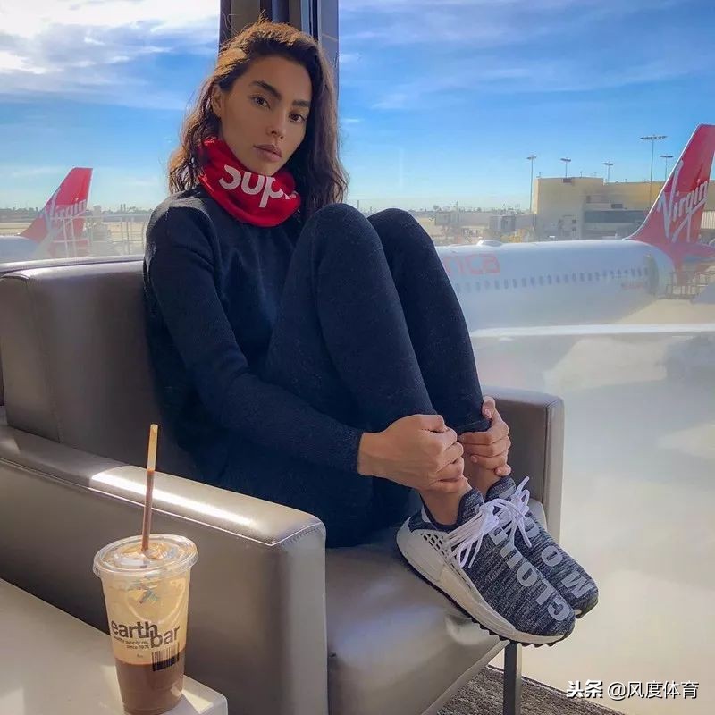 *窥偷**女神AdrianneHo的ins照片,我仿佛打开了新世界的大门……