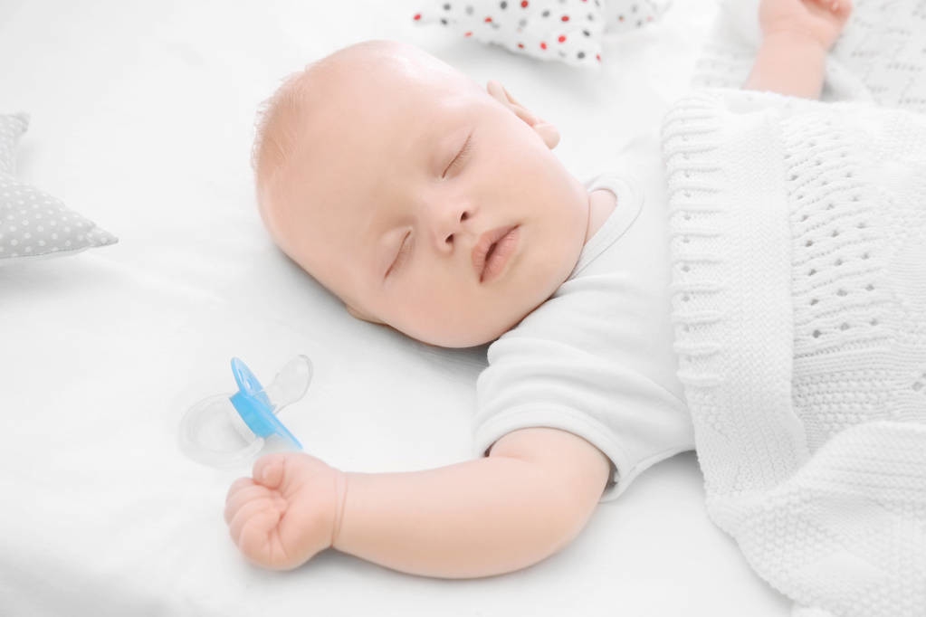 月嫂要怎么教小孩子,月嫂教你用尿布