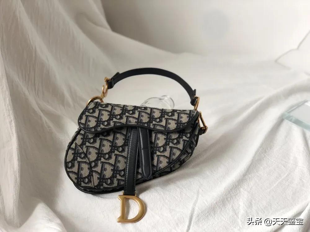 最近火爆的腋下包休闲,最近火爆的腋下包轻奢