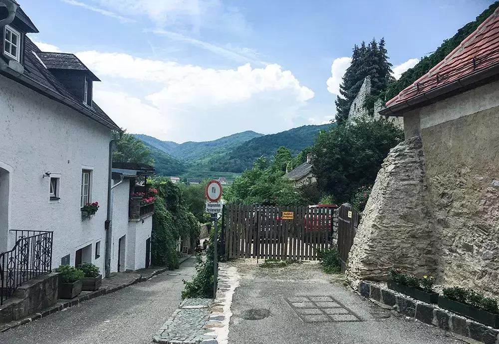 被贴上“蓝色的多瑙河”的标签，这座治愈系的城市，究竟如何？