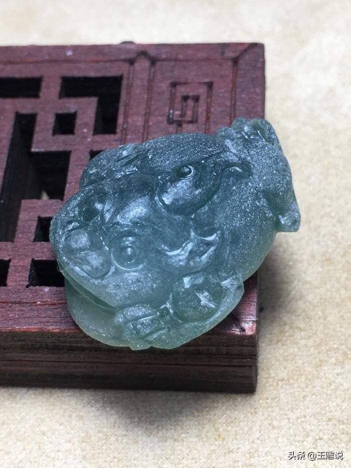 我是玉雕师，你知道为什么翡翠金蟾是三只脚而不是四只的吗？