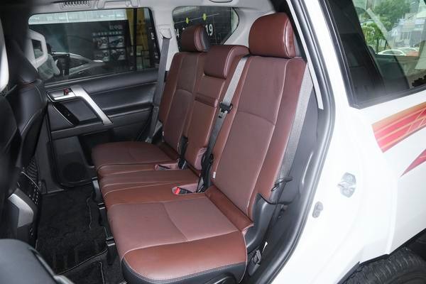 18款国产3.5普拉多越野测试,普拉多非承载式车身高速越野