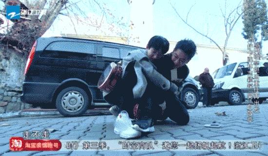 老了以后的白敬亭,白敬亭奶蓝小白鞋