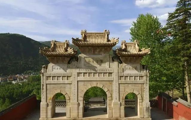 去五台山拜佛必须去的寺庙,去五台山拜佛最主要去哪个庙