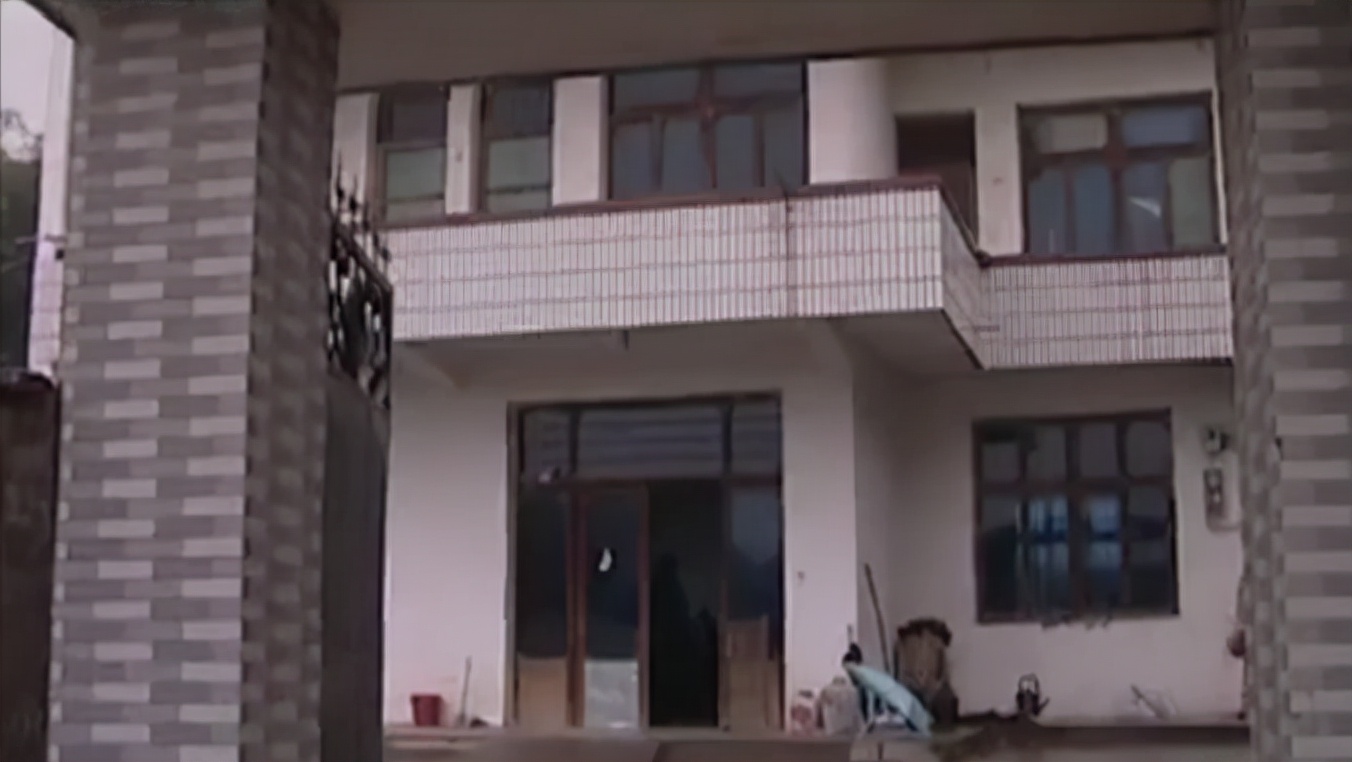 老人突然人体自燃烧成灰,老人自燃真实视频