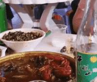 搞笑gif你以为我会乖乖地转圈吗,打着伞跳舞搞笑视频