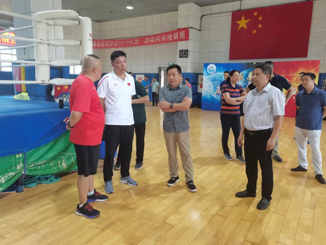 重庆市体育局*党**组书记、局长丁洪一行深入市运动技术学院等单位调研指导陕西全运会冲刺阶段训练备战工作