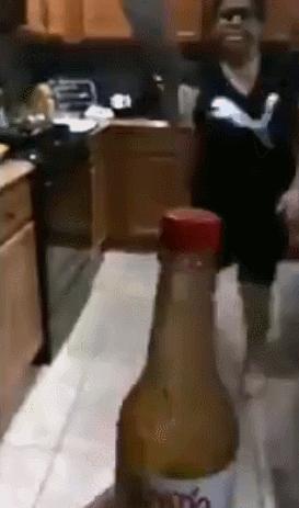 瓶盖挑战康纳,瓶盖挑战潘玮柏