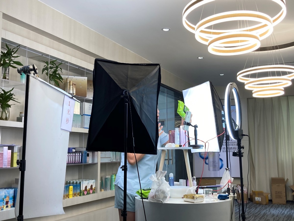 掘金2万亿大美业1688携百万“无名厂”数字化跃迁