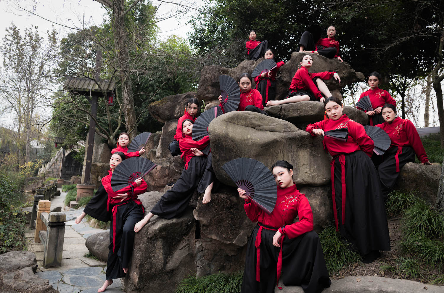 绌哄鐬棿鍙樿韩濂冲叺,绌哄蹇棯鏄ョ鑸┖