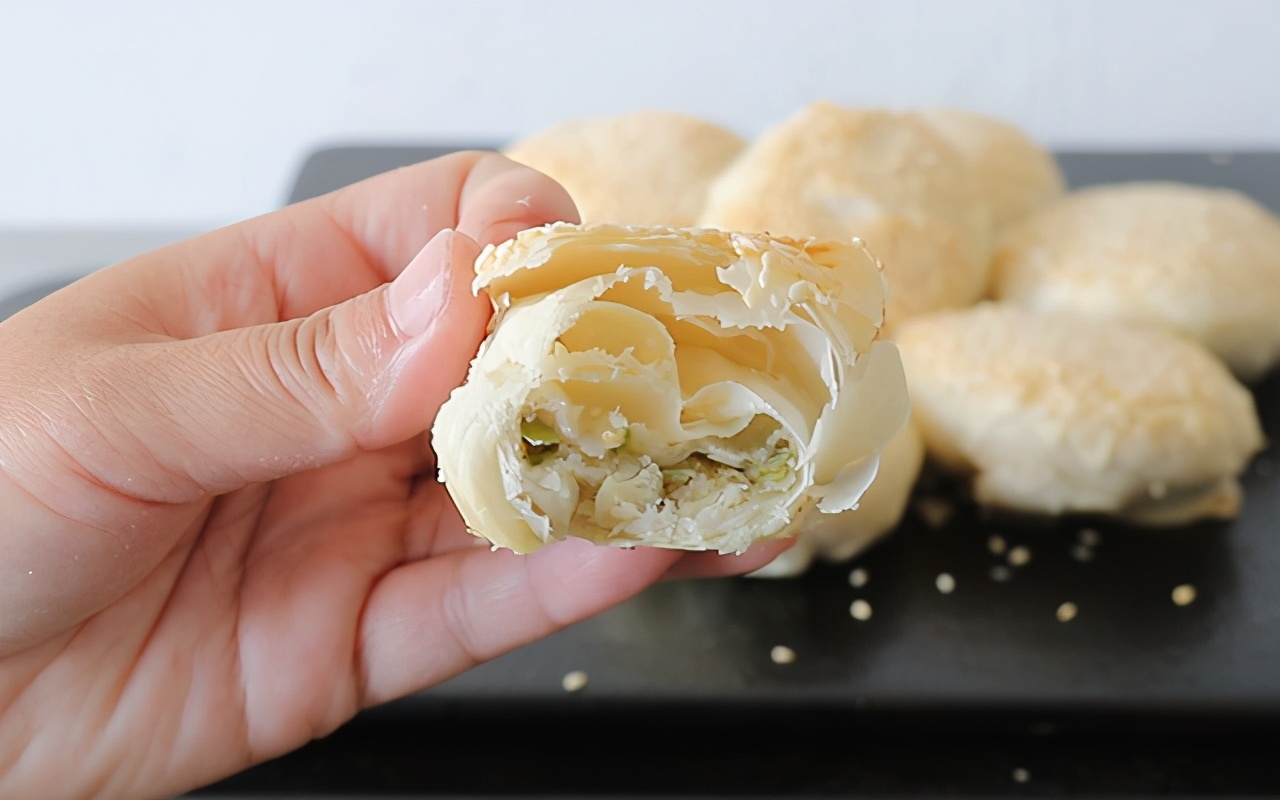 酥掉渣烧饼正宗黄桥烧饼做法,酥到掉渣的葱香黄桥烧饼做法