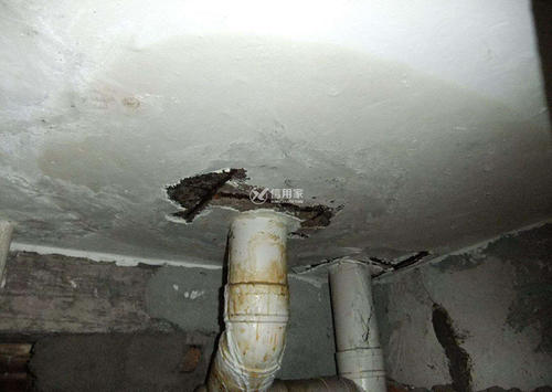 鉴定漏水原因最重要，邻里互杠是不理智的，解决漏水是正道