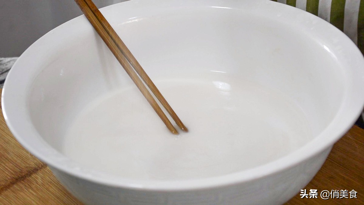 凉皮的浆要调到多少才柔软劲道,正宗凉皮制作全过程及配方