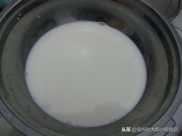 自家炸油条面的做法,家庭自制老面发面油条的做法