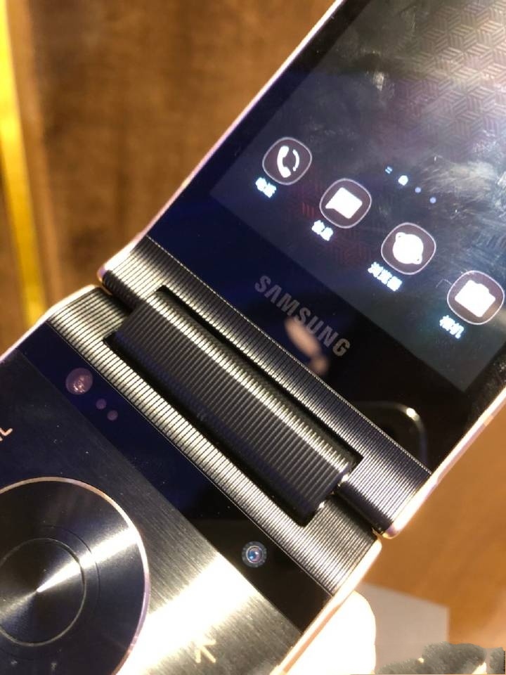 三星w2019跟华为mate30pro,三星w2019商务翻盖