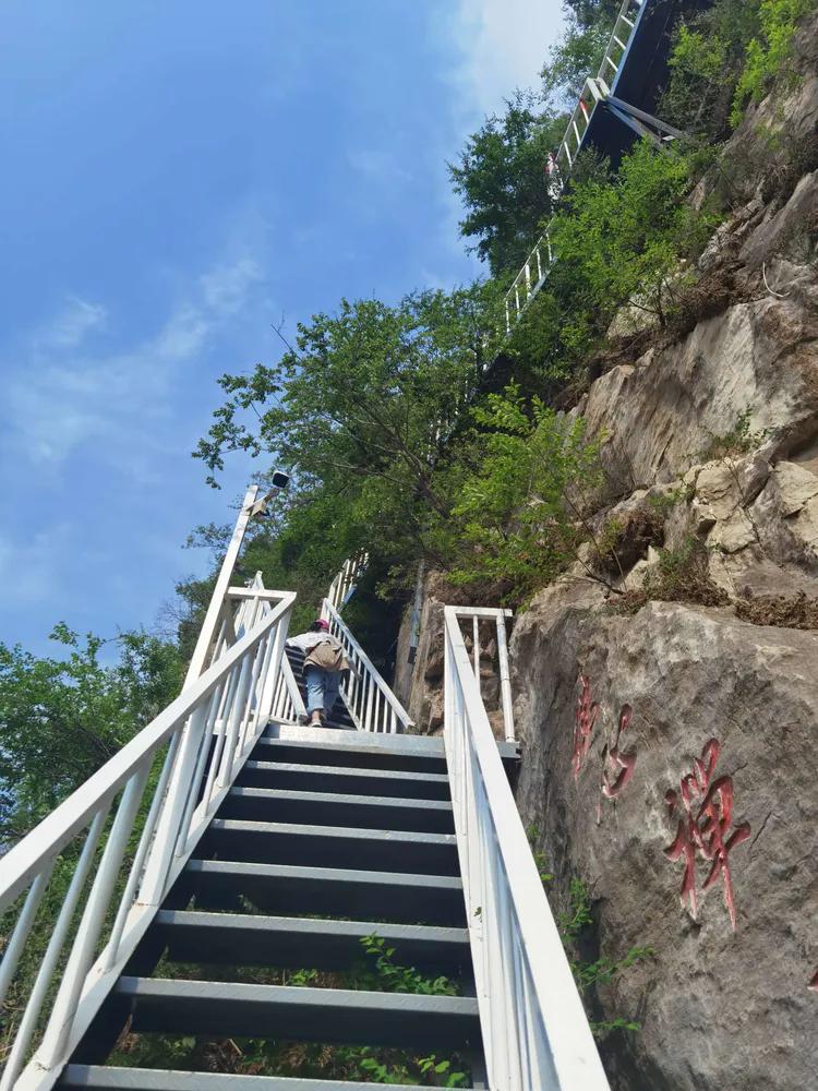 济南灵岩大佛山景区,济南灵岩寺大佛风景区