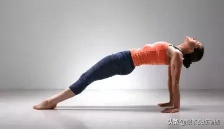 瑜伽练习中如何做到正确“收腹”，启动“核心”力量呢？