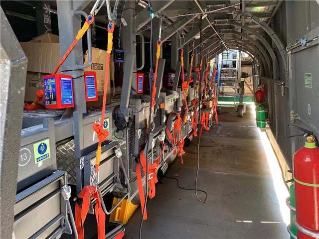 记者揭秘“多彩贵州”彩车走过*安门天**那一刻！“多彩贵州”彩车副驾驶：骄傲！自豪