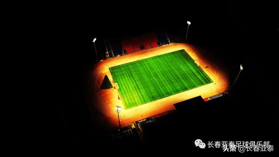 吉林长春伊通河灯光秀,长春亚泰南岭体育场夜景