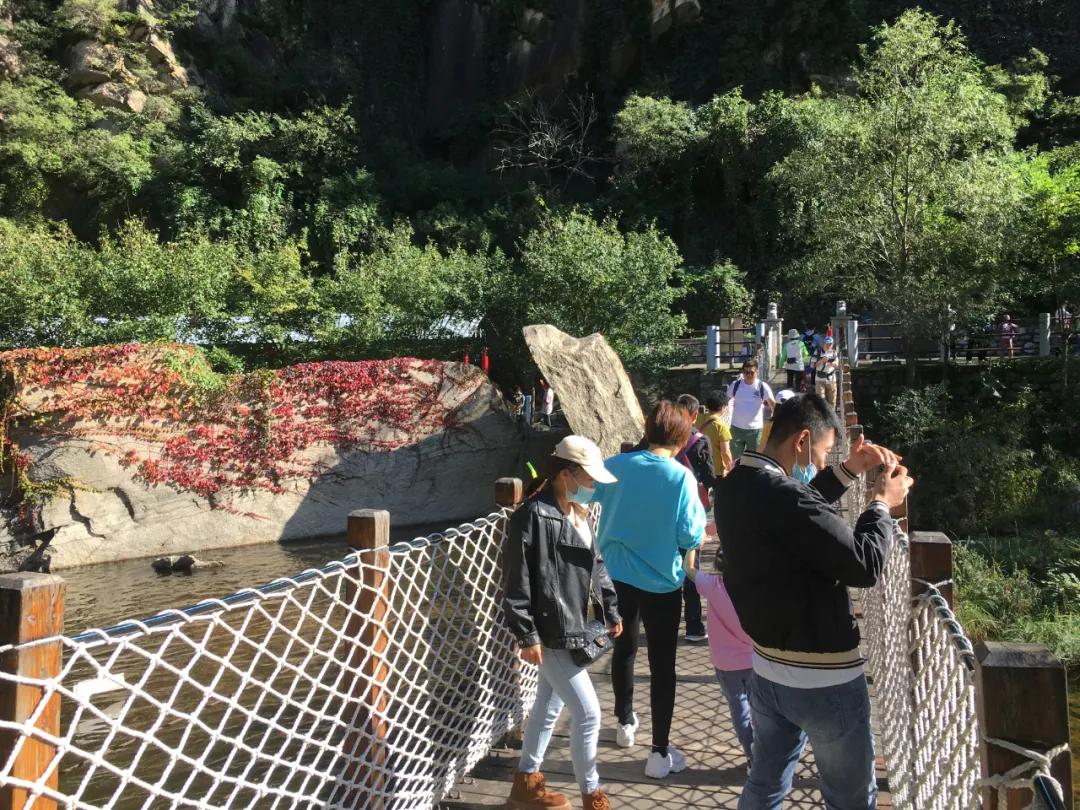 青龙峡风景区秋景,欣赏青龙湖美景