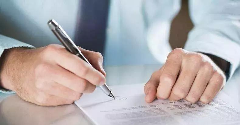 “”我从没贩过毒,只是给别人“代购”*品毒**……”