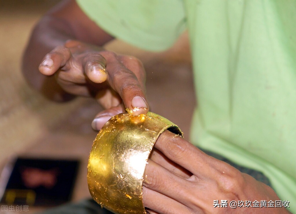 周大福今日金价回收多少一克足金,周大福足金饰品金价突破700