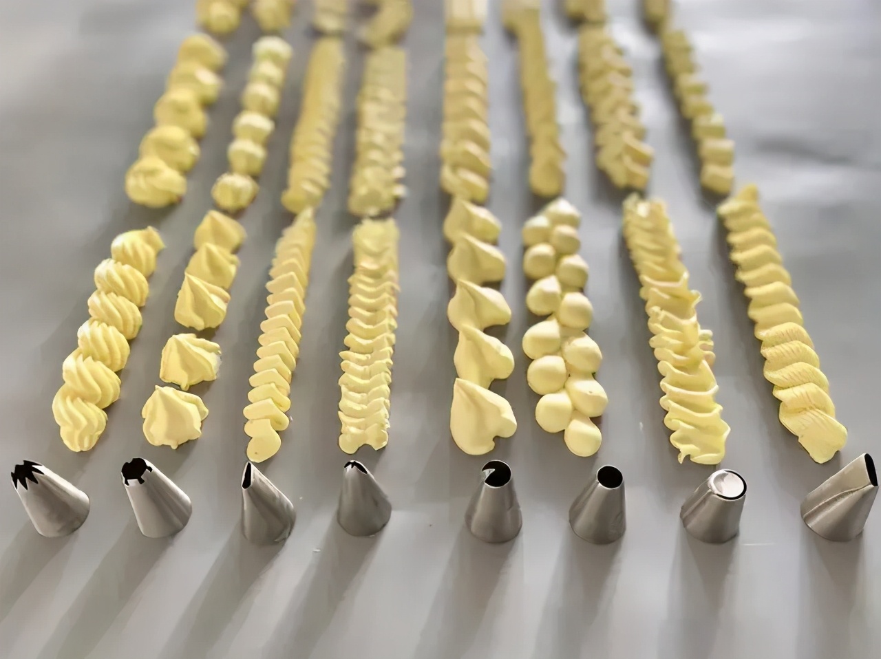 没有裱花袋裱花嘴泡芙奶油怎么挤,奶油裱花嘴怎么自做