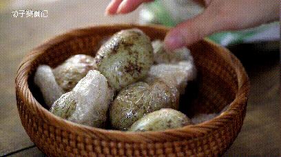 家庭版腌制咸鸭蛋的做法,家庭咸鸭蛋好吃的腌制方法