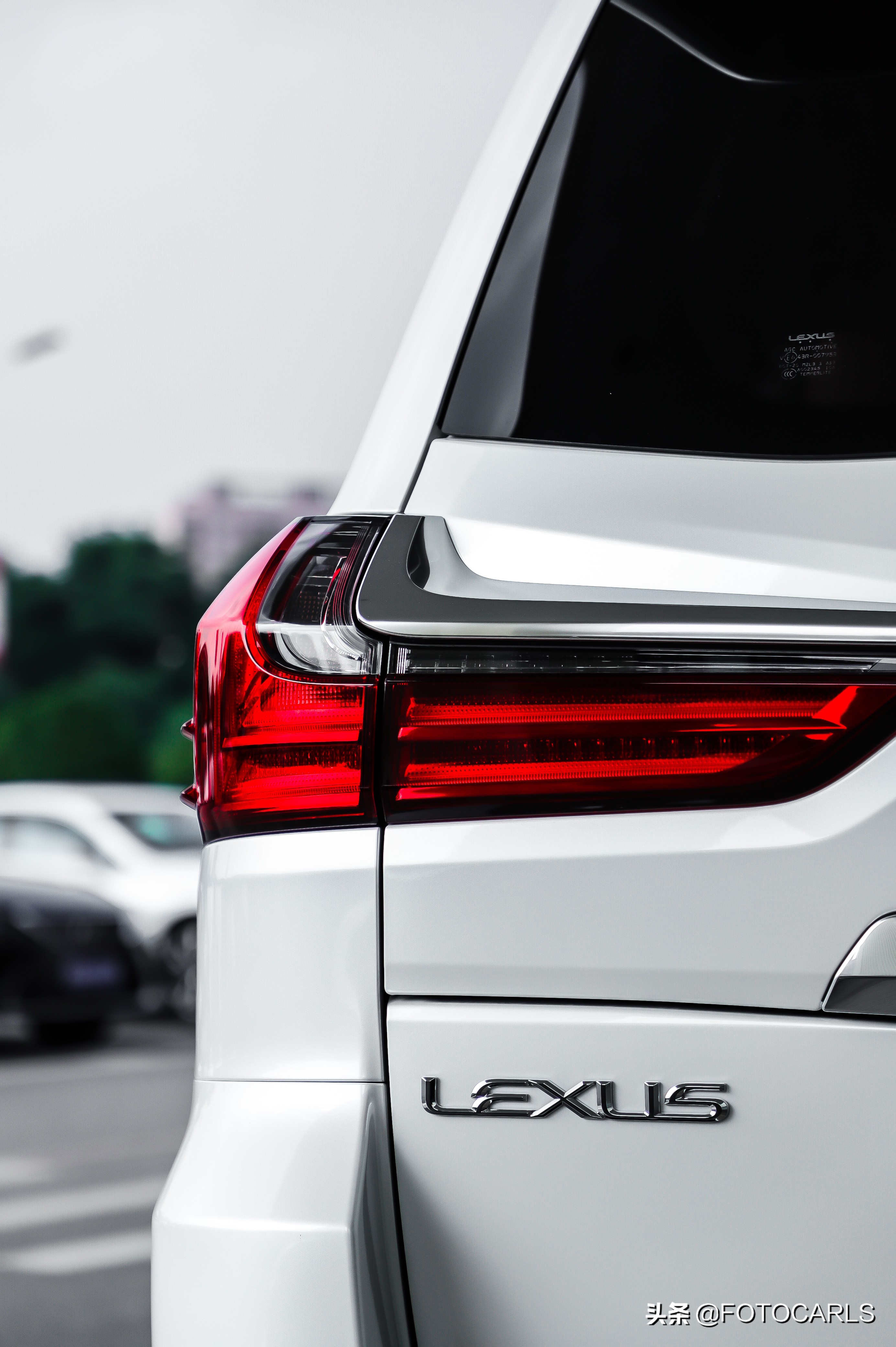 雷克萨斯lx570和g63,雷克萨斯lx5702021款对比奔驰g63