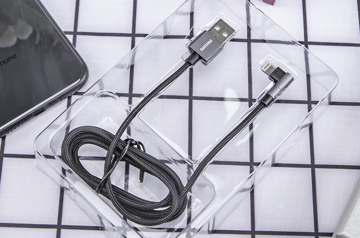 一边充电一边插耳机的转换器,一边充电一边插网线的转接线