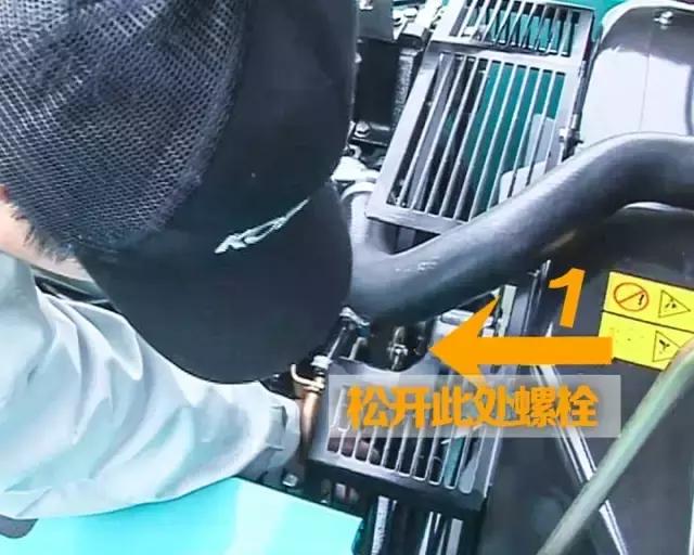 挖掘机三角皮带调不紧怎么回事,挖掘机履带张紧度的检查与调整