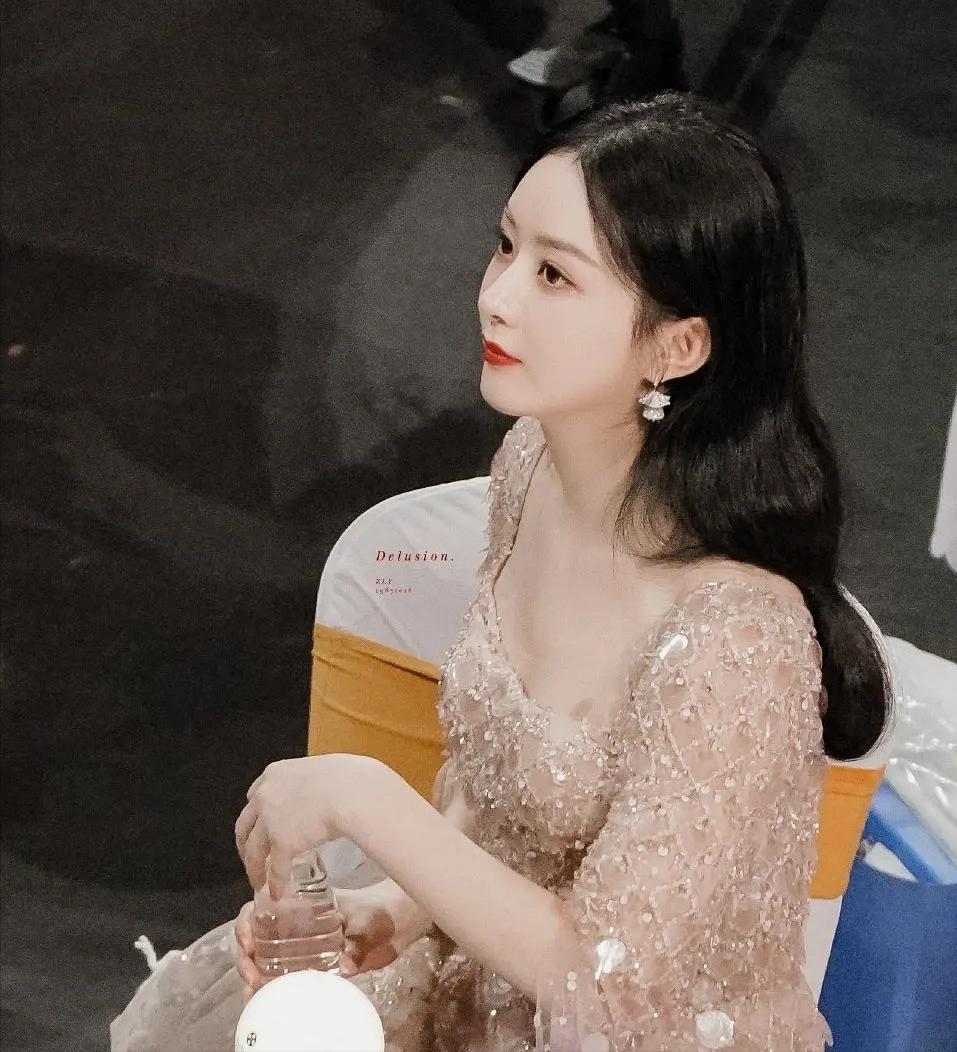 谢霆锋在台下看王菲和刘德华,谢霆锋看王菲表演