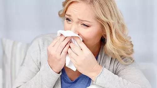 一岁半宝宝感冒鼻塞流鼻涕打喷嚏,头疼鼻塞流鼻涕打喷嚏是什么感冒