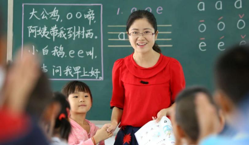 江西一中学老师，因不堪家长羞辱而起诉，分班是不是老师的错？