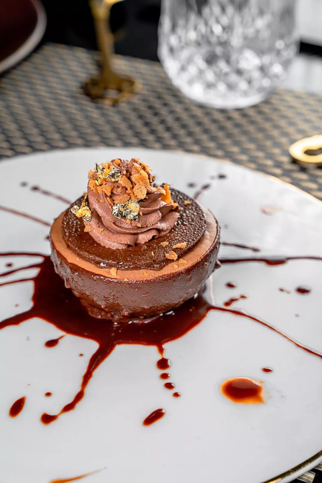 召唤佛山大胃王！足足八层高XXXXXL号大力水手汉堡，全部吃完免单