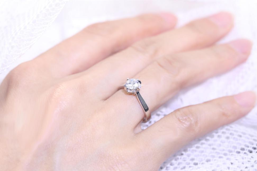 钻戒的戒托是白金的好还是18k的好,钻戒戒托是18k的好还是铂金的好