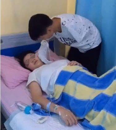 蔡少芬46岁产子是双胞胎吗,46岁蔡少芬怀三胎了吗