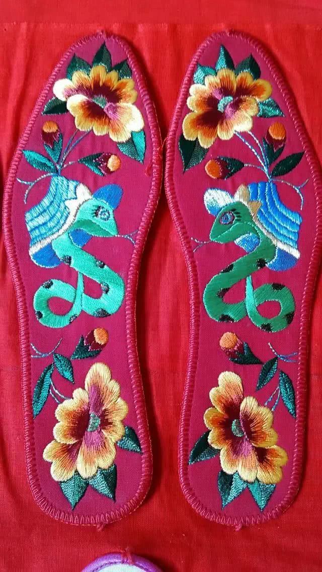 十字绣鞋垫花样图解大图,最受欢迎的小格子鞋垫图案