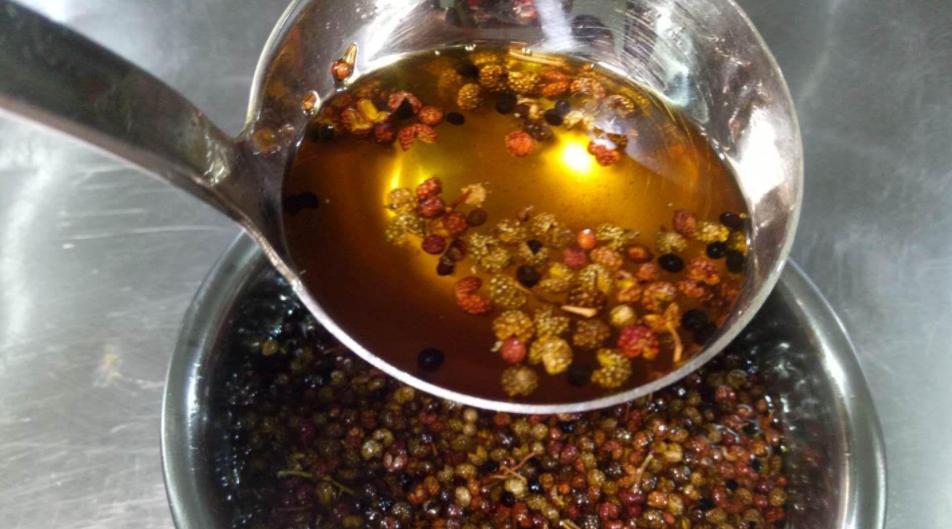 花椒油泡了10天为什么发苦了,自己做的花椒油发苦是怎么回事