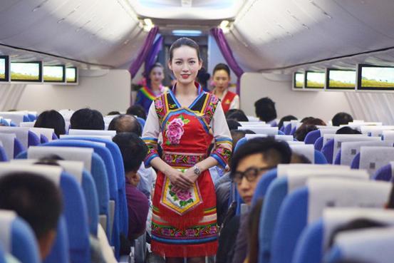 美丽空姐的灿烂笑容,美丽空姐甜美笑容