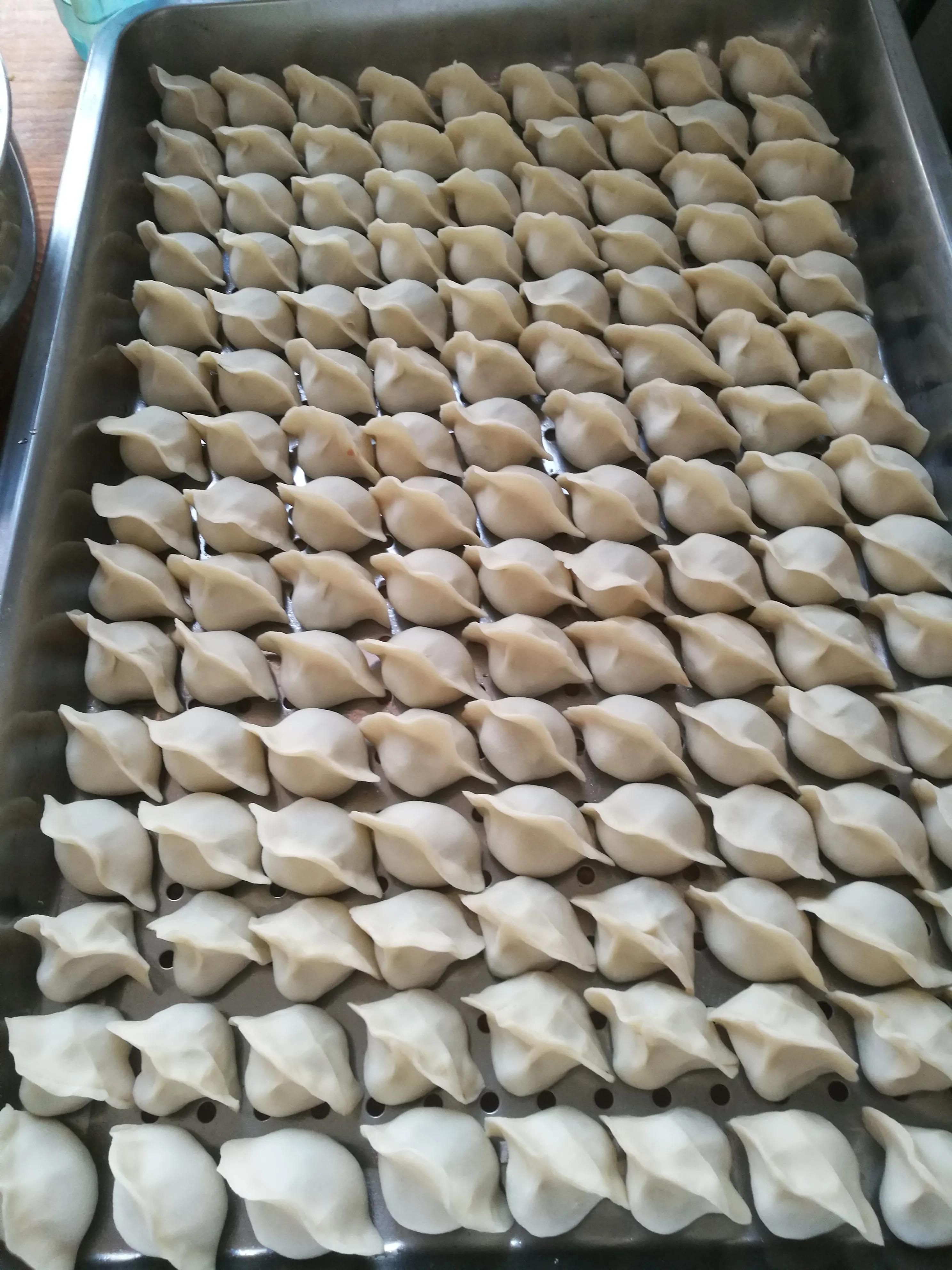 你相信吗？一个30平的面点间，所需要的设备和调料高达上百种！